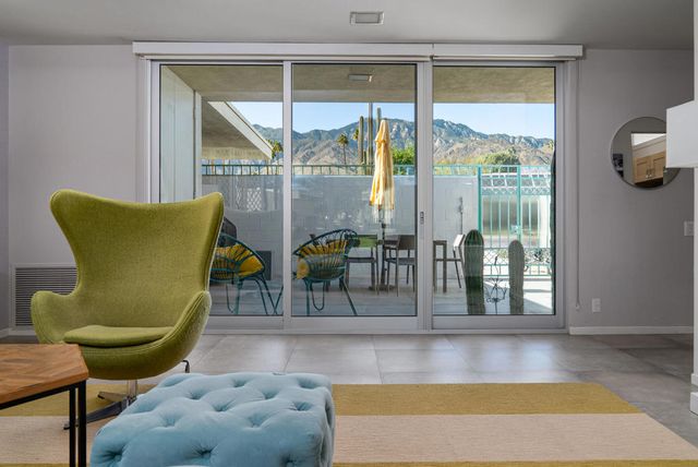70 Lakeview Drive, Palm Springs, CA 92264