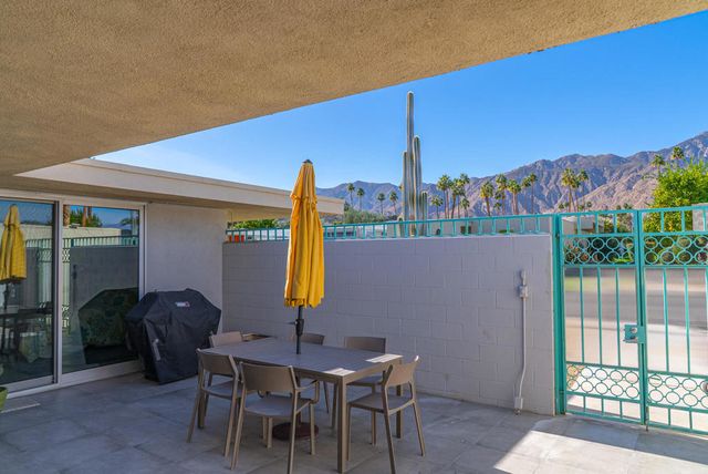 70 Lakeview Drive, Palm Springs, CA 92264