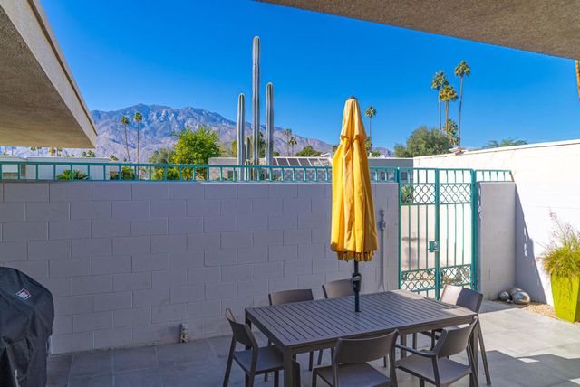 70 Lakeview Drive, Palm Springs, CA 92264
