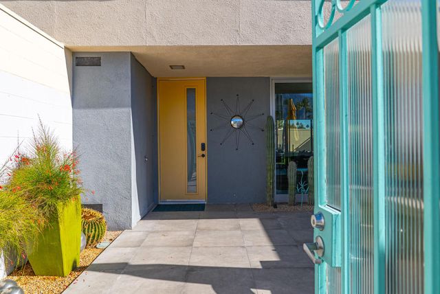 70 Lakeview Drive, Palm Springs, CA 92264