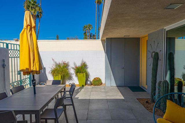 70 Lakeview Drive, Palm Springs, CA 92264