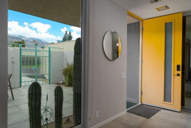 70 Lakeview Drive, Palm Springs, CA 92264