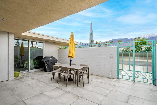 70 Lakeview Drive, Palm Springs, CA 92264