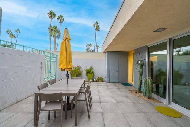 70 Lakeview Drive, Palm Springs, CA 92264