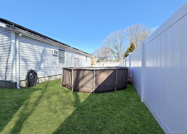 1462 Claas Avenue, Holbrook, NY 11741