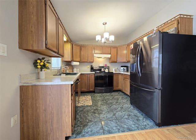 1462 Claas Avenue, Holbrook, NY 11741