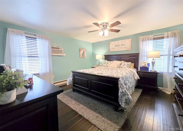 1462 Claas Avenue, Holbrook, NY 11741