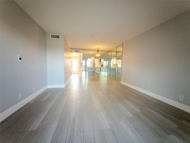 10332 Sunrise Lakes Boulevard 310, Sunrise, FL 33322