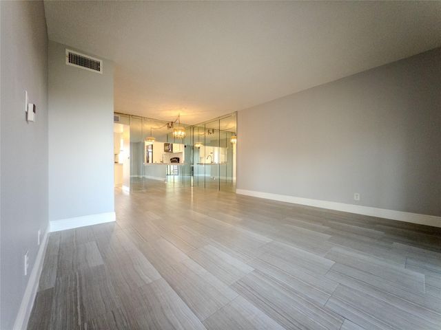 10332 Sunrise Lakes Boulevard 310, Sunrise, FL 33322