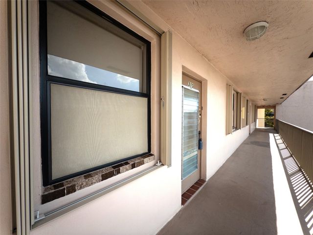 10332 Sunrise Lakes Boulevard 310, Sunrise, FL 33322