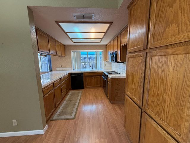 7501 Vixen Ct, Hughson, CA 95326