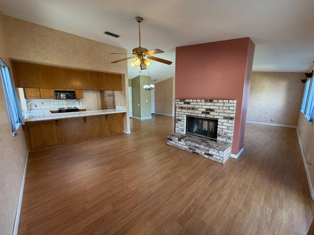 7501 Vixen Ct, Hughson, CA 95326