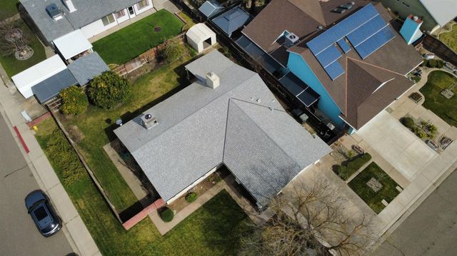 7501 Vixen Ct, Hughson, CA 95326