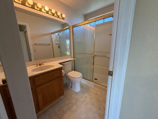 7501 Vixen Ct, Hughson, CA 95326