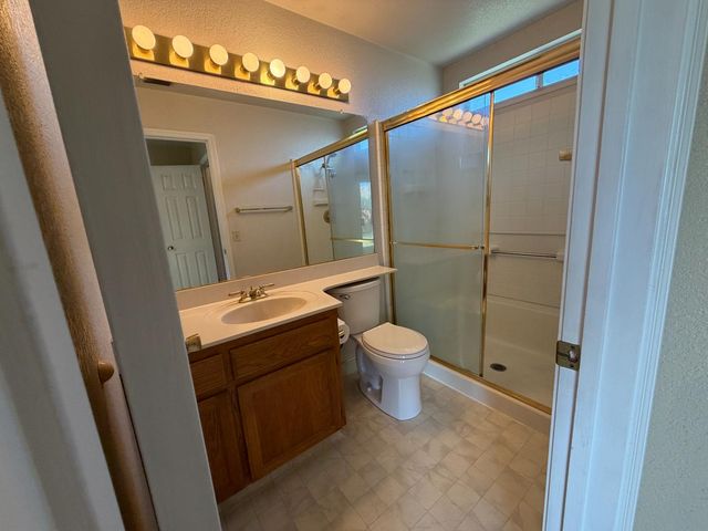 7501 Vixen Ct, Hughson, CA 95326