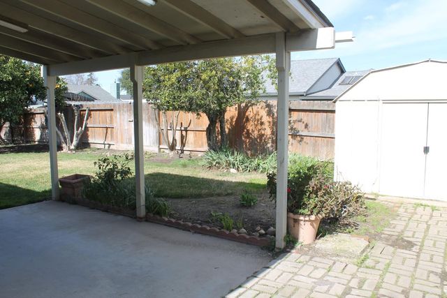 7501 Vixen Ct, Hughson, CA 95326