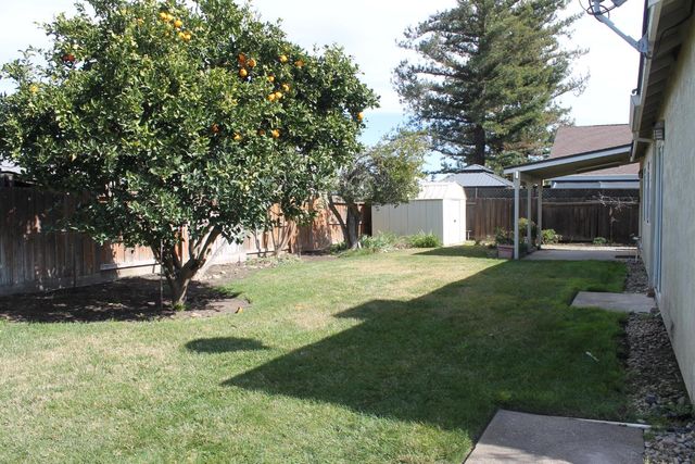 7501 Vixen Ct, Hughson, CA 95326
