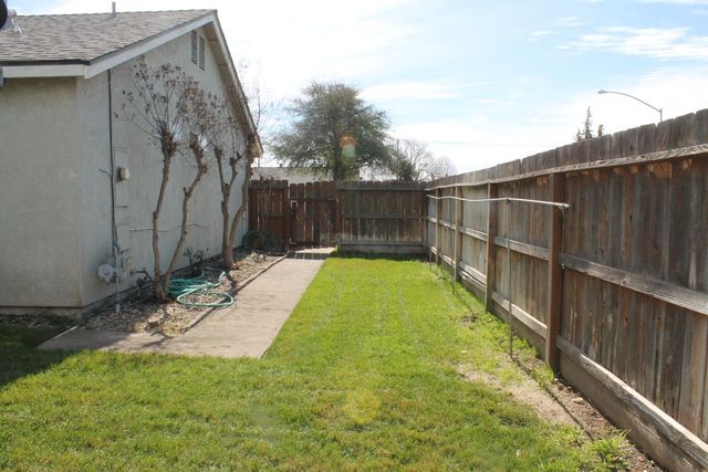 7501 Vixen Ct, Hughson, CA 95326