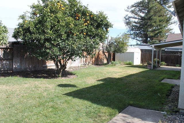 7501 Vixen Ct, Hughson, CA 95326