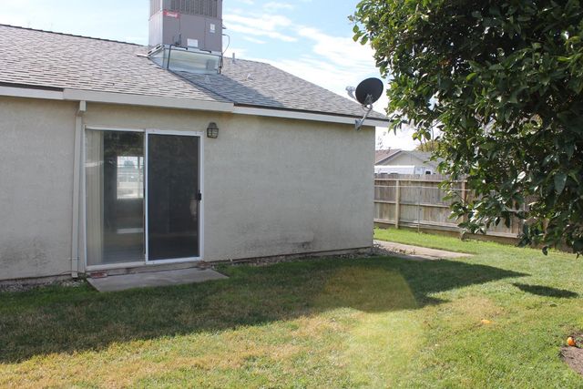 7501 Vixen Ct, Hughson, CA 95326