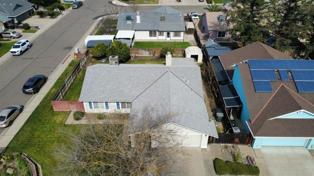 7501 Vixen Ct, Hughson, CA 95326