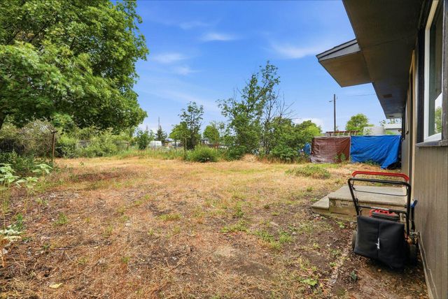8309 E knox Ave, Spokane Valley, WA 99212