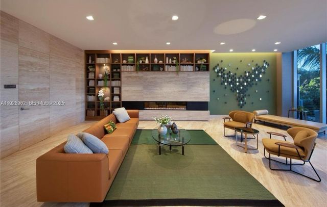 16385 Biscayne Blvd 301, North Miami Beach, FL 33160