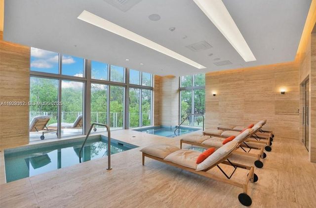 16385 Biscayne Blvd 301, North Miami Beach, FL 33160