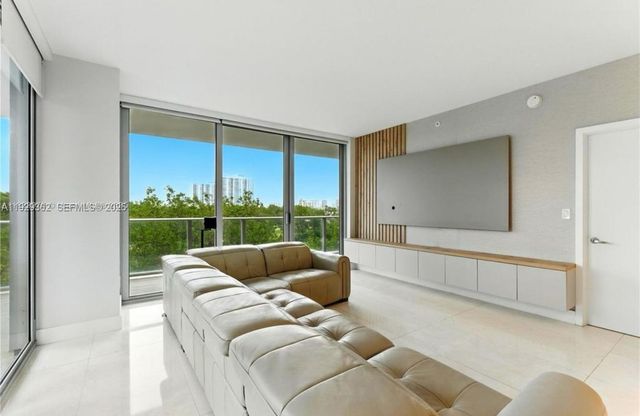 16385 Biscayne Blvd 301, North Miami Beach, FL 33160