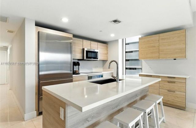 16385 Biscayne Blvd 301, North Miami Beach, FL 33160