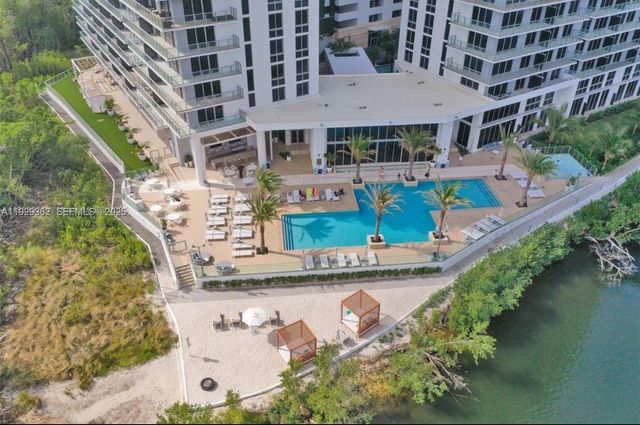 16385 Biscayne Blvd 301, North Miami Beach, FL 33160