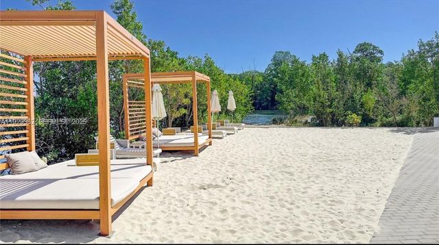 16385 Biscayne Blvd 301, North Miami Beach, FL 33160