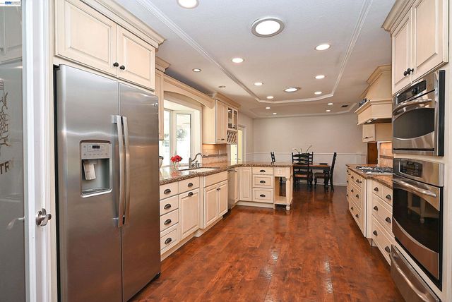 319 Pearl Dr, Livermore, CA 94550