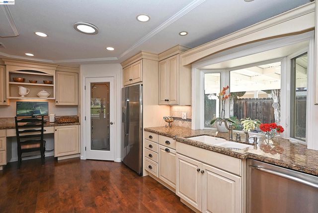 319 Pearl Dr, Livermore, CA 94550