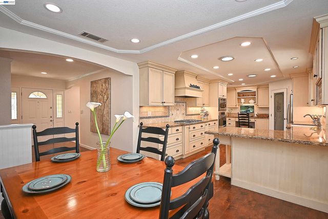 319 Pearl Dr, Livermore, CA 94550