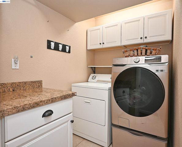 319 Pearl Dr, Livermore, CA 94550