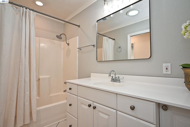 319 Pearl Dr, Livermore, CA 94550