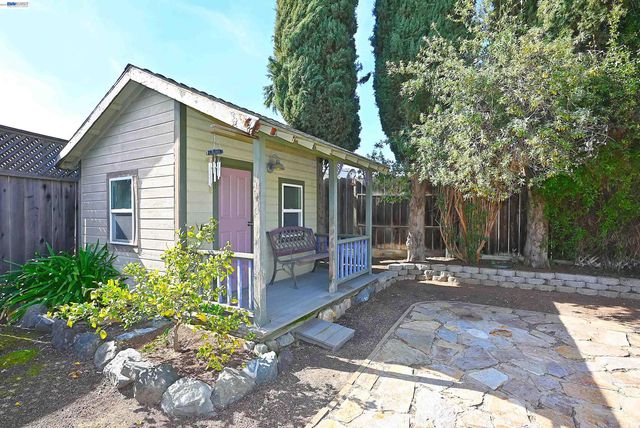 319 Pearl Dr, Livermore, CA 94550