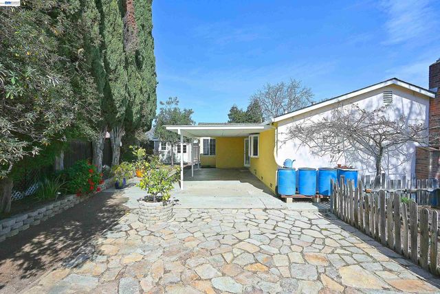 319 Pearl Dr, Livermore, CA 94550