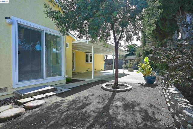 319 Pearl Dr, Livermore, CA 94550