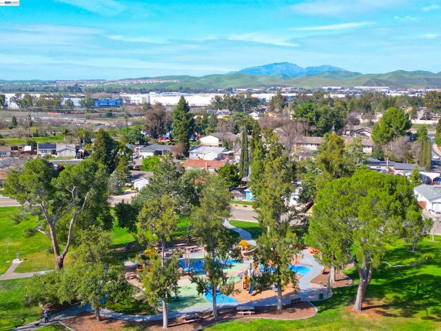 319 Pearl Dr, Livermore, CA 94550