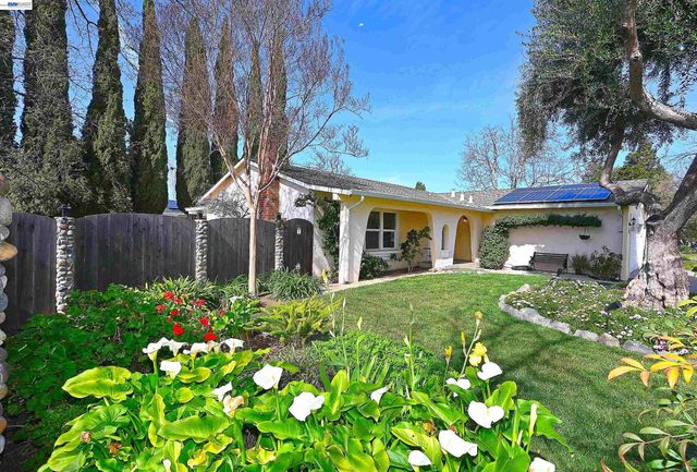 319 Pearl Dr, Livermore, CA 94550