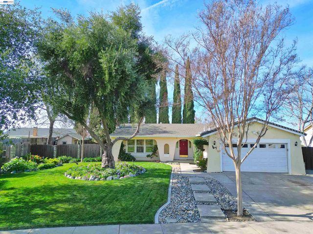 319 Pearl Dr, Livermore, CA 94550