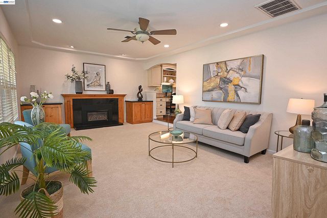 319 Pearl Dr, Livermore, CA 94550