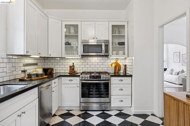 1357 E 25th ST, Oakland, CA 94606