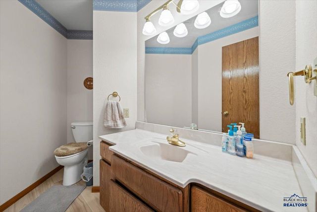 330 FAIRWAY DR, Spearfish, SD 57783