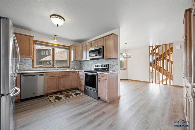 330 FAIRWAY DR, Spearfish, SD 57783