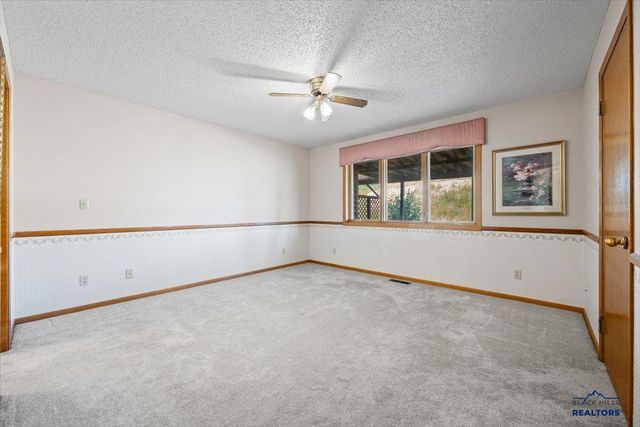 330 FAIRWAY DR, Spearfish, SD 57783