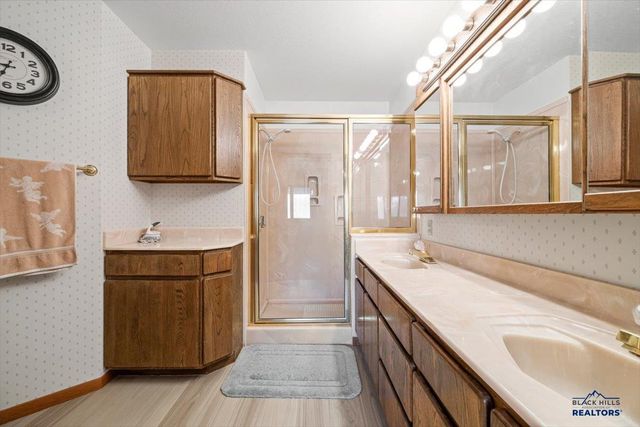 330 FAIRWAY DR, Spearfish, SD 57783