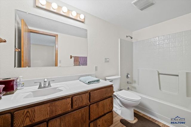 330 FAIRWAY DR, Spearfish, SD 57783